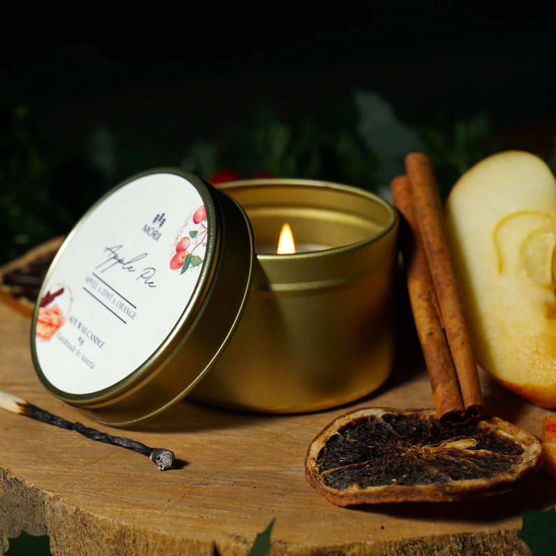 Apple Pie Duftkerze – handgemacht aus Raps- & Kokoswachs, Duft Apfel × Zimt × Orange, nachhaltige Kerze von Morii, hergestellt in Österreich