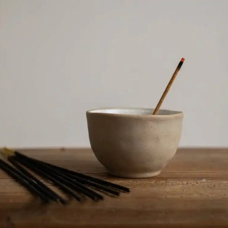 Nag Champa Räucherstäbchen – handgerollte Duftstäbchen mit süß-blumigem Aroma aus Indien, 20er Pack, vegan & fair