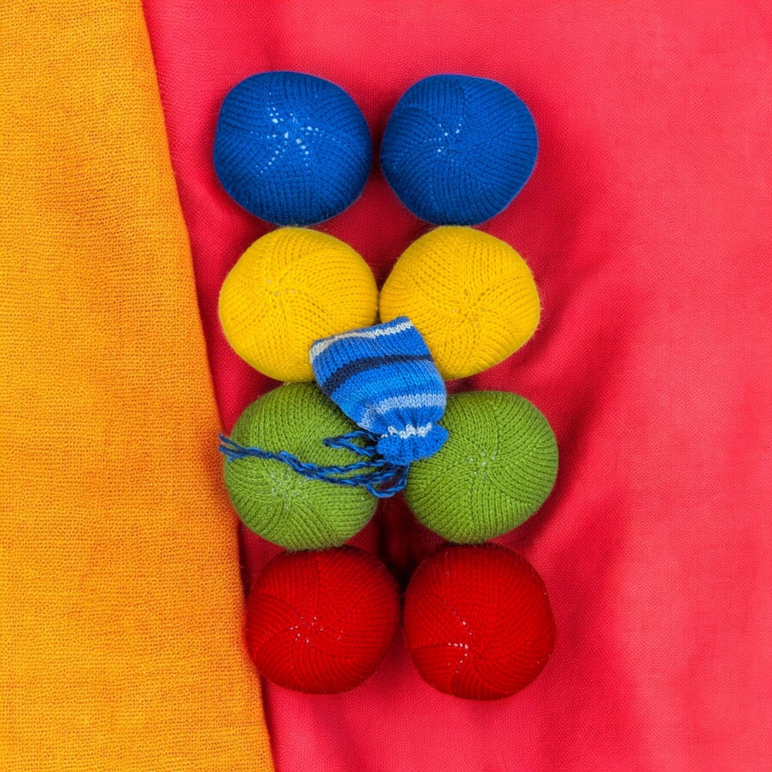 Handgemachtes Indoor-Boccia-Set aus Stoff von DieFeineArt, weiches Boccia-Spiel für drinnen, geeignet für Kinder, Senioren & Familien.