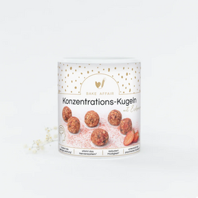 Fruchtige rote Konzentrations-Kugeln mit Erdbeerstückchen in einer nachhaltigen Verpackung.
