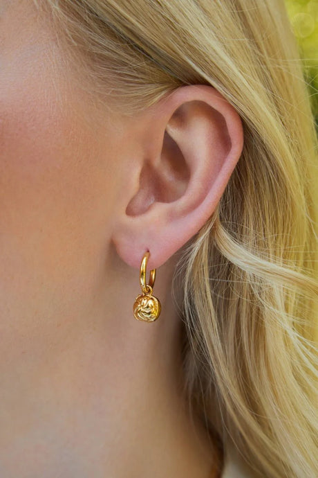 Leberkässemmel Hoops von Calior Jewelry – Wiener Statement-Ohrringe, Edelstahl mit 18K-Goldbeschichtung, wasserfester Schmuck