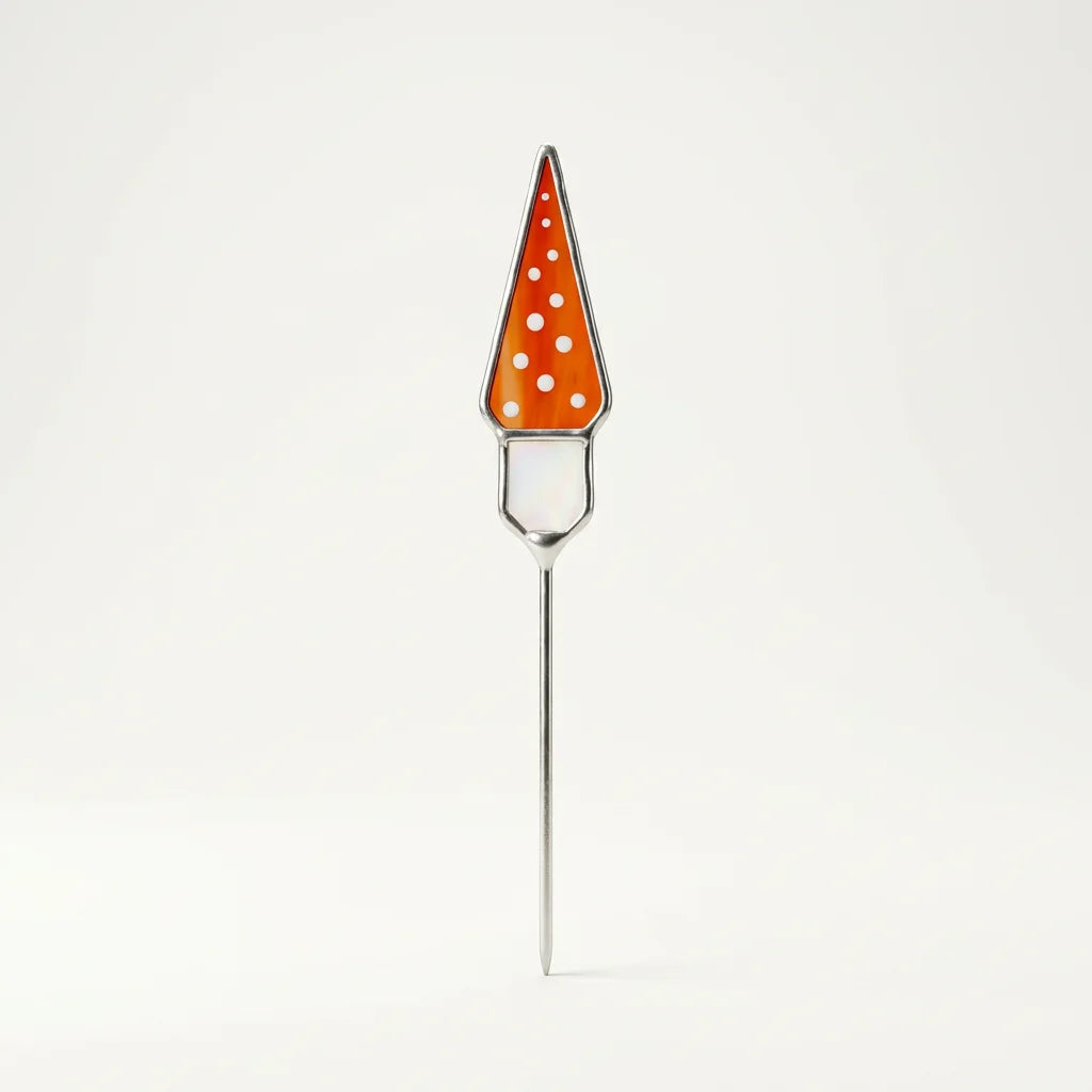 Pflanzenstecker Glas in Form eines orangefarbenen Fliegenpilzes, gefertigt in Tiffany-Technik mit Kupferfolie und Lötzinn.