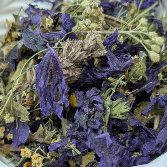 Demeter-zertifizierter Kräutertee „Moment der Ruhe“ von Floriena, handverlesene Blüten & Kräuter, Bio-Tee mit Holunderblüten, 50g, entspannender Tee-Genuss.