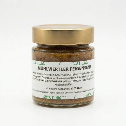 Ein Glas handgemachter Mühlviertler Feigensenf von Romanas Kräuterei auf einem rustikalen Holztisch.