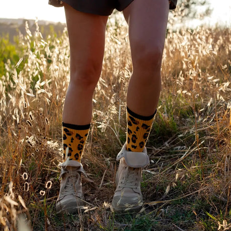 Sportliche Socken mit Leopardenmuster aus Baumwolle, nahtlos verarbeitet mit gepolsterter Innensohle.