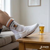 Weiße Sportsocken Baumwolle mit schwarzem Aufdruck „Don't worry, beer happy" auf der Wade, gepolsterte Sohle sichtbar.