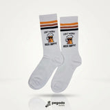 Weiße Sportsocken Baumwolle mit schwarzem Aufdruck „Don't worry, beer happy" auf der Wade, gepolsterte Sohle sichtbar.