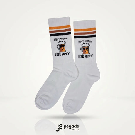 Weiße Sportsocken Baumwolle mit schwarzem Aufdruck „Don't worry, beer happy" auf der Wade, gepolsterte Sohle sichtbar.