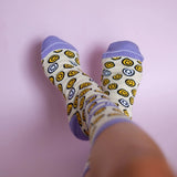 Sportsocken Smiley in Lila mit gelben Smiley-Motiven, aus Baumwolle mit Elasthan-Anteil für Sport und Freizeit.