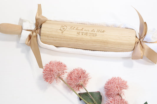 Personalisierte Teigrolle aus Holz – graviertes Nudelholz mit Namen, Geschenk für Hobbybäcker, handmade by Christine.Kreativ.Design, Dreizack Wien
