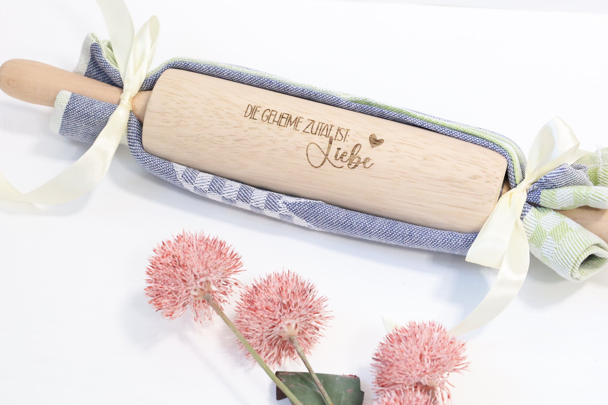 Personalisierte Teigrolle aus Holz – graviertes Nudelholz mit Namen, Geschenk für Hobbybäcker, handmade by Christine.Kreativ.Design, Dreizack Wien