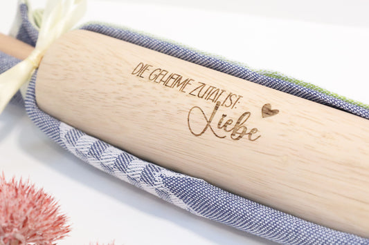 Personalisierte Teigrolle aus Holz – graviertes Nudelholz mit Namen, Geschenk für Hobbybäcker, handmade by Christine.Kreativ.Design, Dreizack Wien