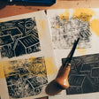 Custom Made Portrait Linolschnitt von Ivo Lederer – handgemachtes Kunstwerk nach deinem Foto, in A3/A4/A5, individuell gefertigt