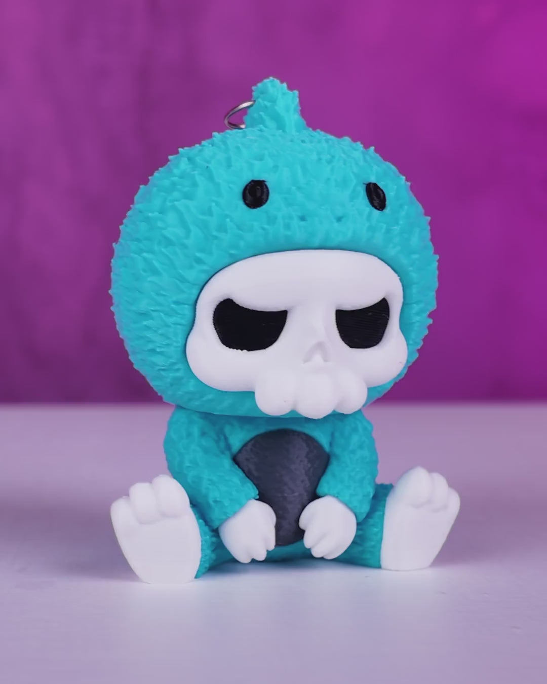Hai Figur als Schlüsselanhänger – Skullies Collectible „Bitey“, witzige Totenkopf-Deko in Wunschfarbe