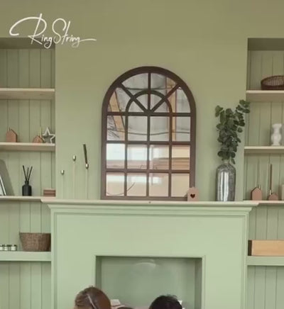 RingString DIY-Set bei Dreizack Wien – personalisiertes Kunstwerk aus MDF, Nägeln und Faden, 50×50 cm oder 35×35 cm, mit Audio-Anleitung, vor Ort ansehbar, exklusiv in Österreich erhältlich