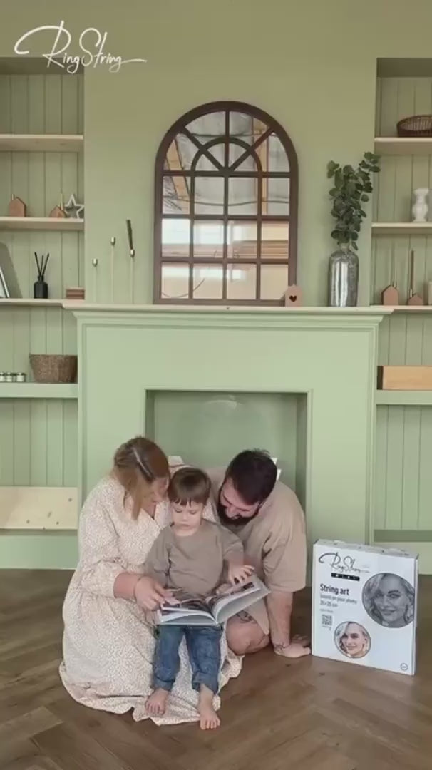 RingString DIY-Set bei Dreizack Wien – personalisiertes Kunstwerk aus MDF, Nägeln und Faden, 50×50 cm oder 35×35 cm, mit Audio-Anleitung, vor Ort ansehbar, exklusiv in Österreich erhältlich