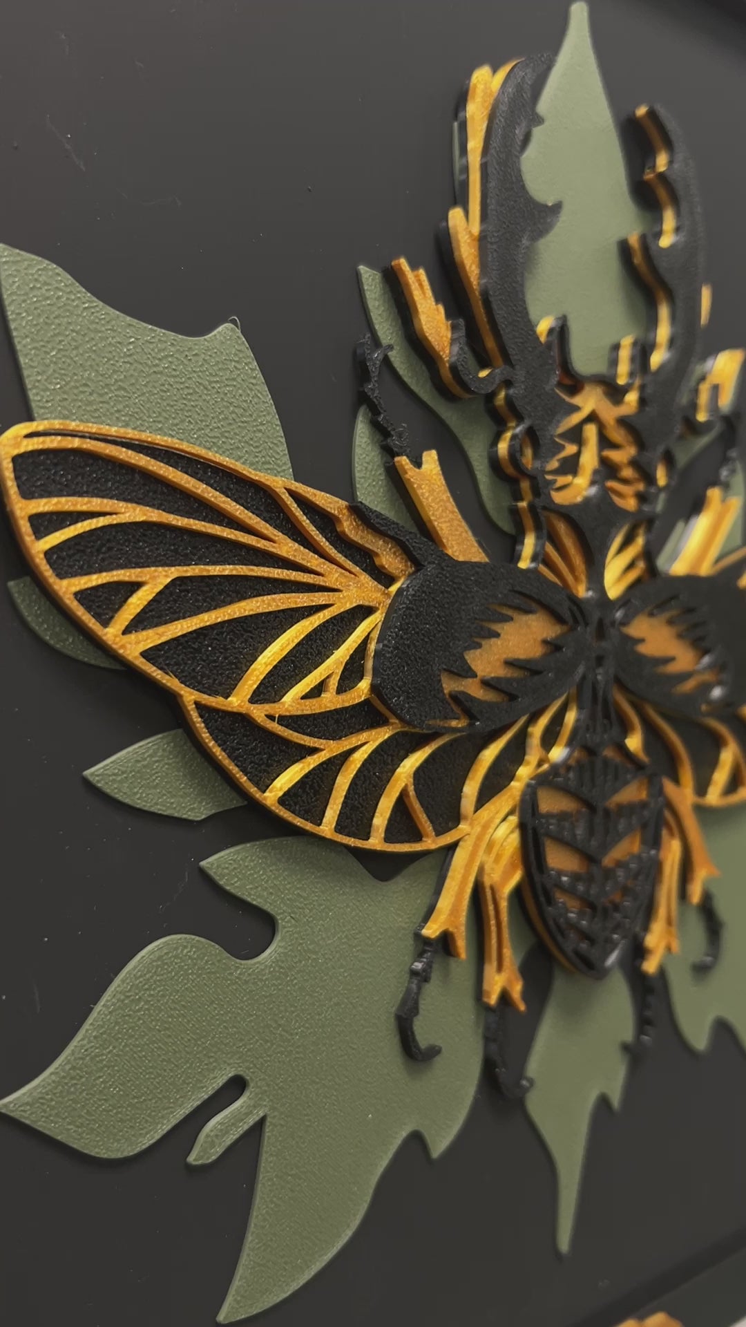 Hirschkäfer im Holzrahmen | Layered Art & 3D-Druck