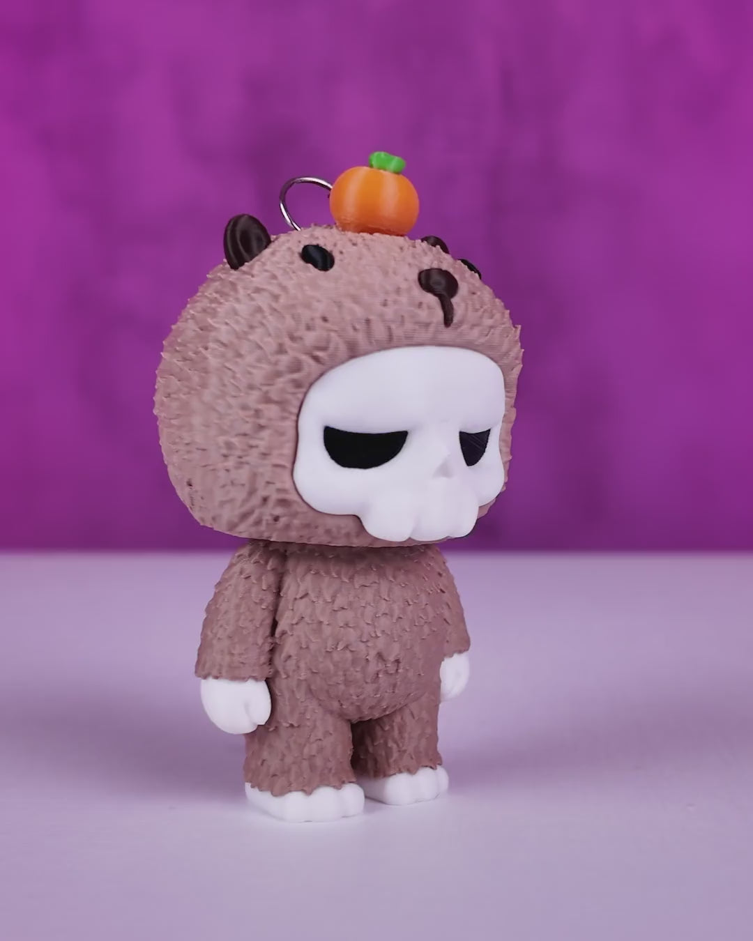 Boneybara Skullies Figur – Capybara Schlüsselanhänger mit Totenkopf-Design & Möhre, individualisierbar als Deko oder Collectible