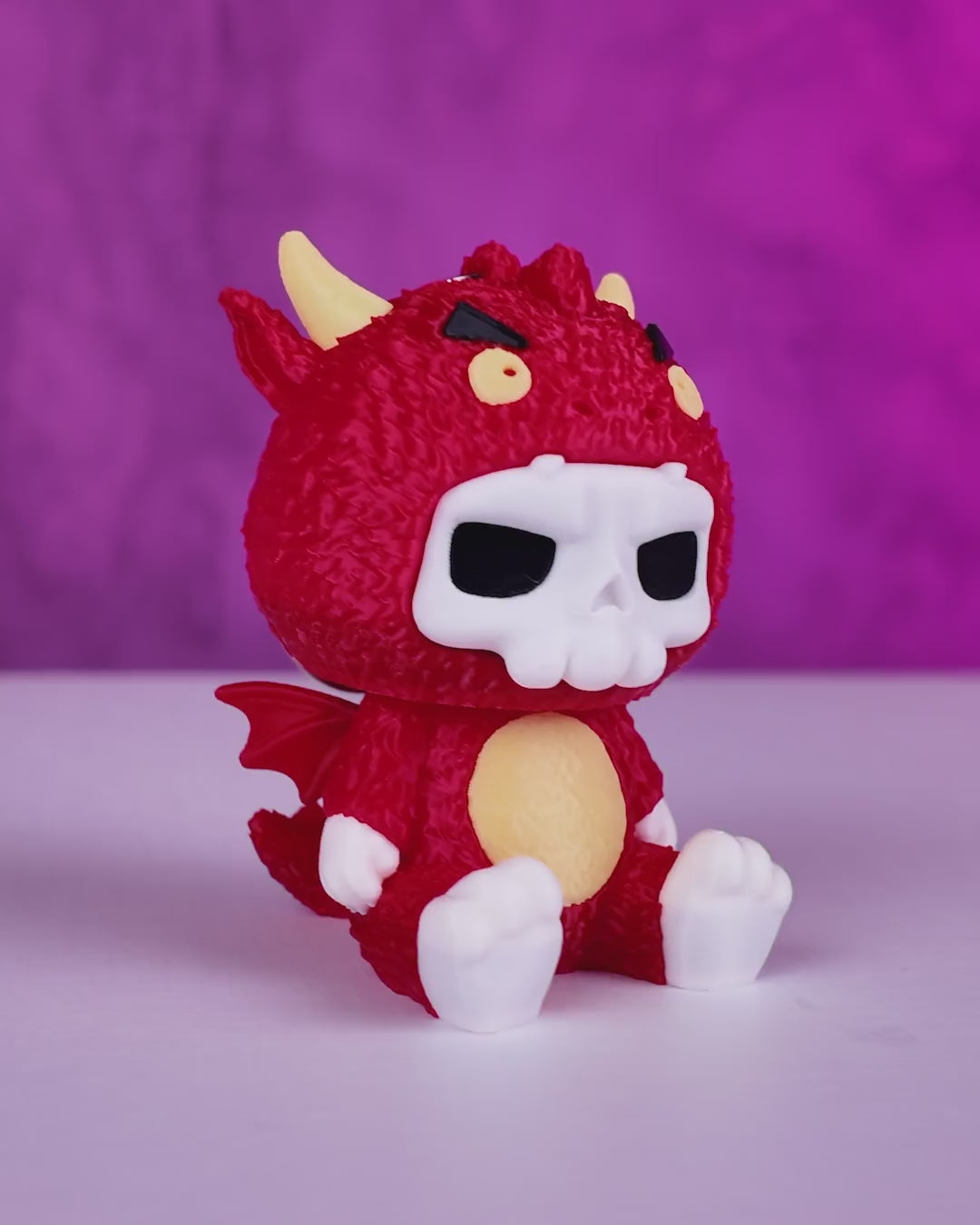Tinder Skullies Drache – Totenkopf-Figur im Drachenkostüm, mit Flügeln & Hörnern, personalisierbar, Geschenkidee für Fantasy-Fans