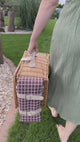 Isolierter Picknickkorb in beige-braun kariert für 4 Personen