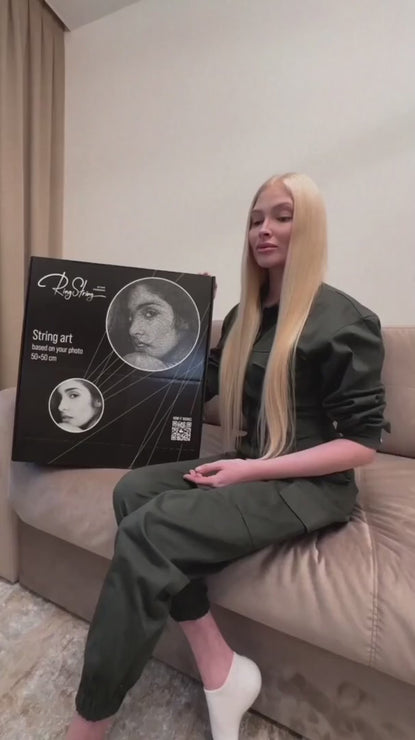 RingString DIY-Set bei Dreizack Wien – personalisiertes Kunstwerk aus MDF, Nägeln und Faden, 50×50 cm oder 35×35 cm, mit Audio-Anleitung, vor Ort ansehbar, exklusiv in Österreich erhältlich