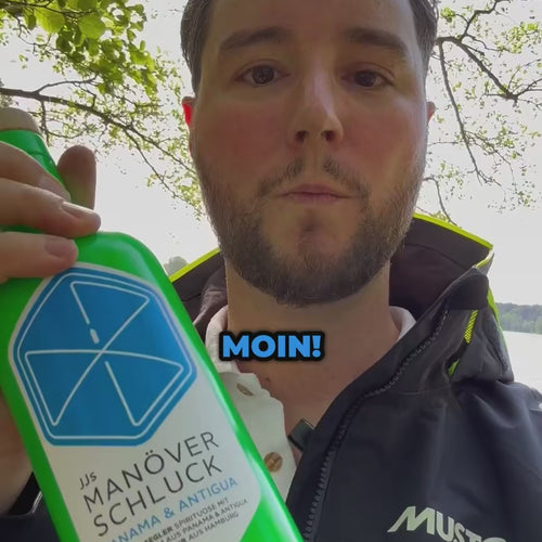 JJs Manöverschluck Panama & Antigua – Premium-Rumspirituose mit Vanille, Haselnuss & Meersalz, 500 ml Flasche im Seefahrer-Design bei Dreizack Wien