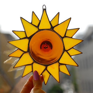 Sonnenblume, Handgemachte Glasdeko von Magpie Castle, Tiffany-Technik, Naturmotive wie Monstera, Pilze & Blumen, zum Aufhängen oder als Pflanzenstecker, kunstvolle Glaskunst aus Österreich.