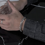 Gliederkette Edelstahl mit Wunschgravur. Armband aus Titanstahl mit verstellbarem Plättchen von Dreizack mit individueller Gravur
