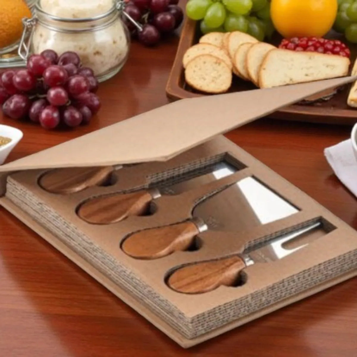 4-teiliges Käsewerkzeug-Set aus Edelstahl & Holzgriffen – personalisierbar mit Gravur, im Geschenkkarton