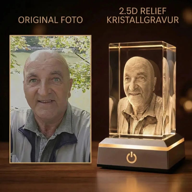 Links das Porträtfoto eines älteren Mannes, rechts dasselbe Gesicht als 2.5D-Relief im Kristall